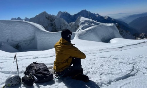  The First-ever in History: Mathias Squirrelhill Becomes First Person to Practice Yoga in the Highest Altitude. (Mt. Cholatse 6440 meters)