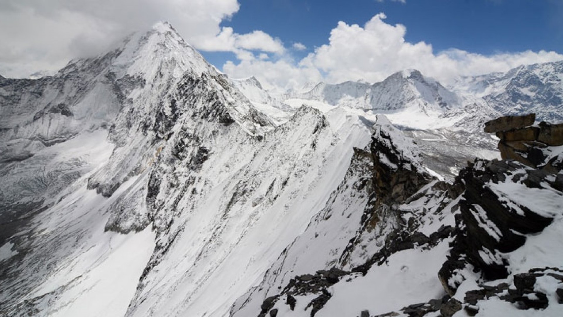 Mera Peak 6,476m, Amphu Lapcha 5,845m & Island Peak 6,189m